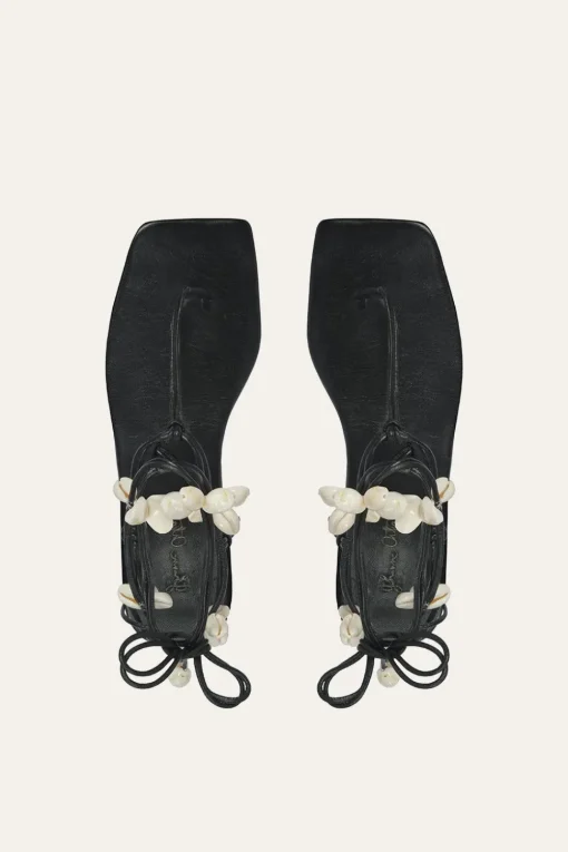 Amazonia Peruana Sandals In Black